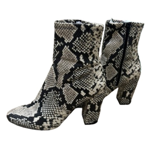 ALDO Black White Snakeskin Pattern Ankle Boots Booties 4” Block Heel Women’s 9M - Picture 3 of 7